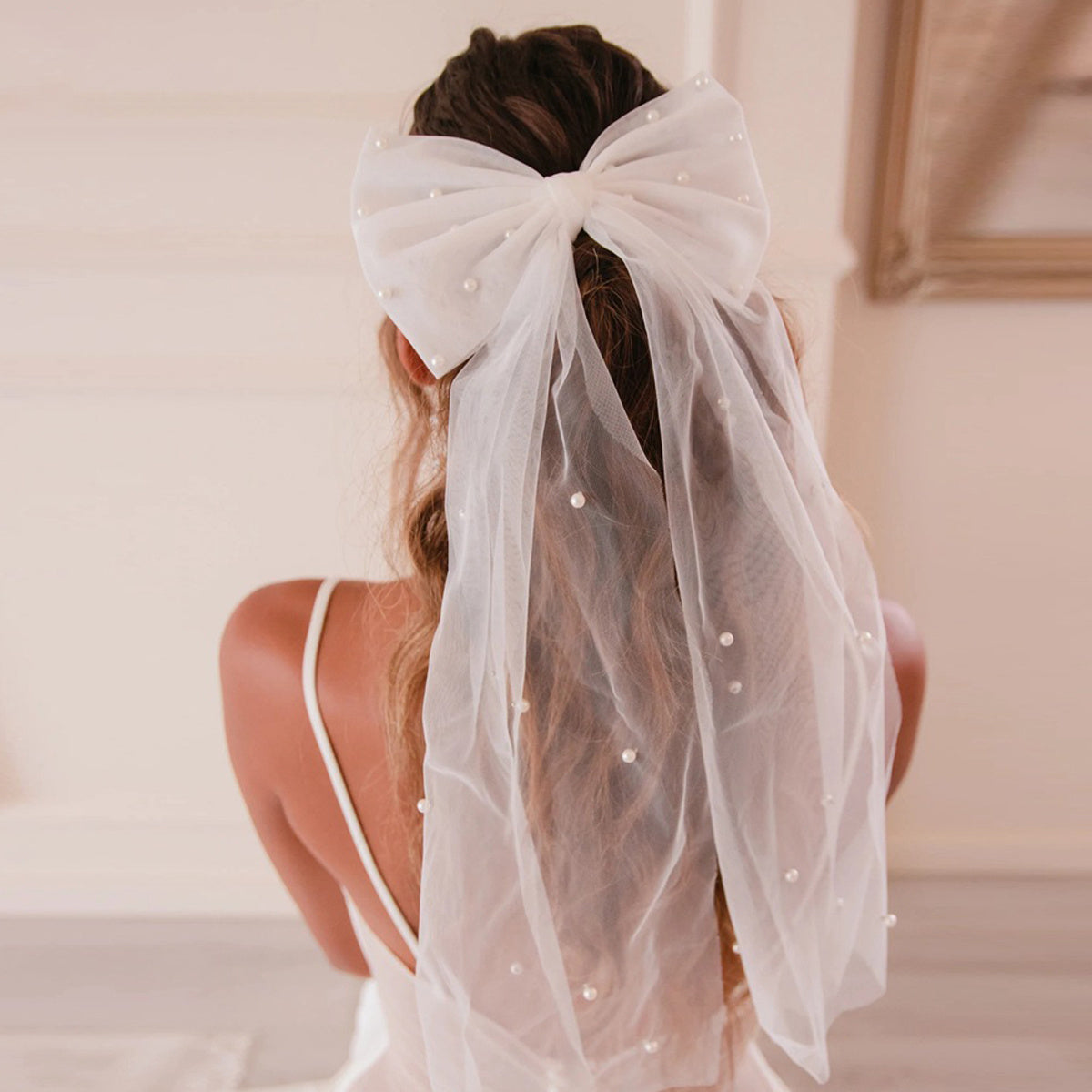 Pearl White Hair Bow Veil